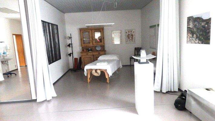 Behandlung, abgeteilter Liegeraum