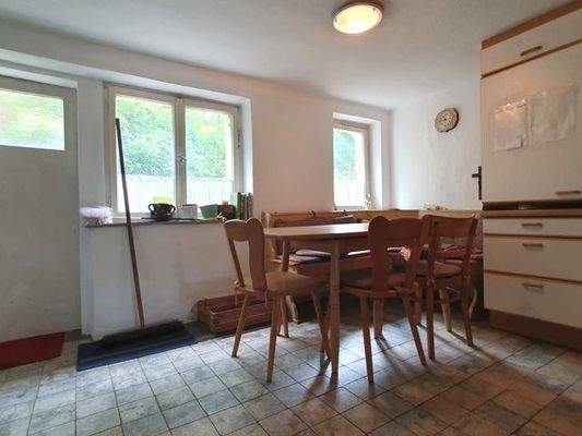 EG: Küche mit Essbereich