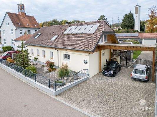 Einfamilienhaus mit Carport