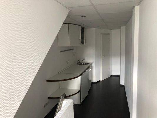 Teeküche und Zugang WC