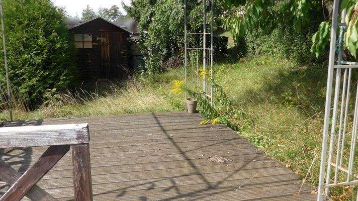 Terrasse 2 hinter dem Haus