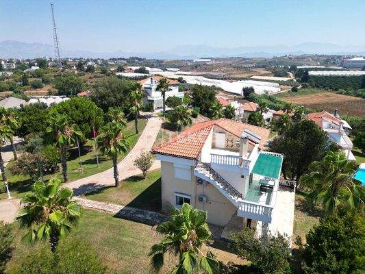 Ready-to-Move Villa in a Complex with Pool in Antalya