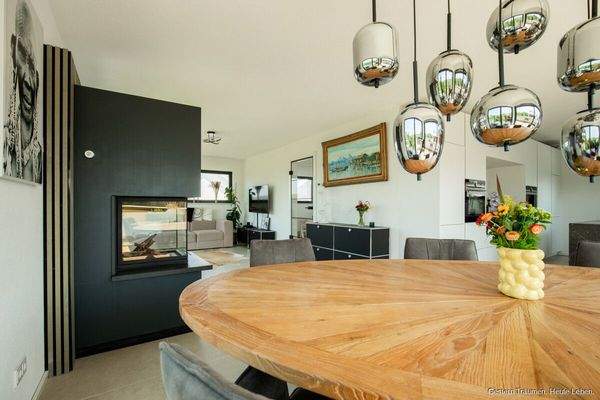 Essbereich mit Kamin