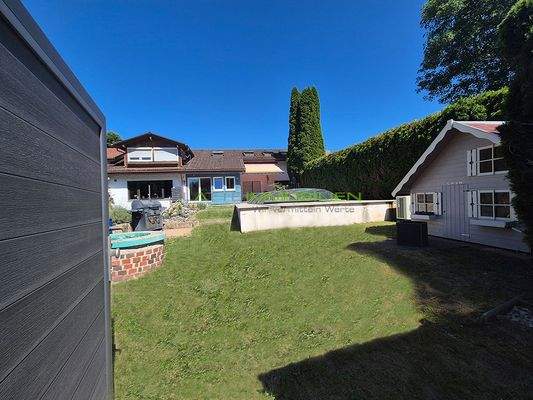 Garten mit Tor zur Straße 12