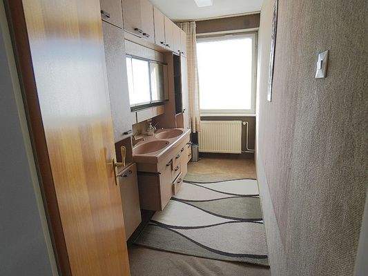 Doppelwaschbecken im OG