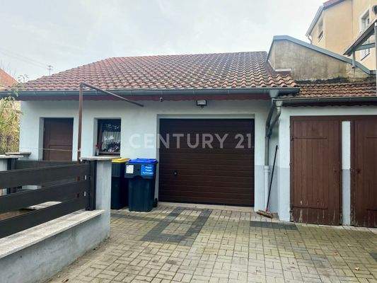 Garage Stellplatz und Abstellraum