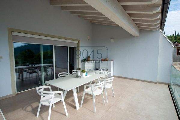 Eckreihenhaus-Villa mit großem Garten in Castion Veronese - Gardasee