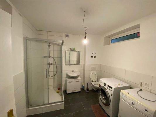 Badezimmer mit Waschmaschinenanschluss