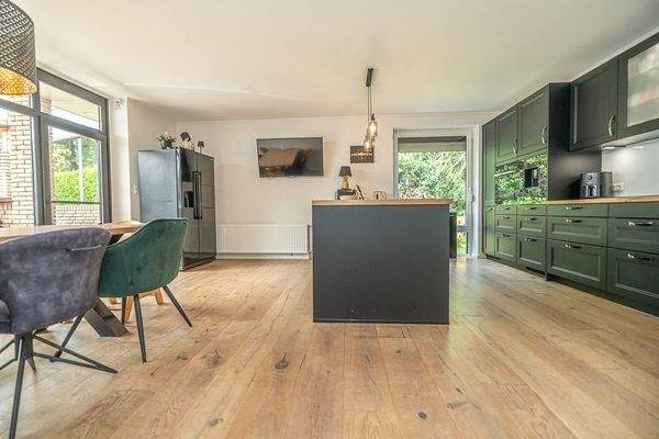 Hier spielt sich das gesamte Familienleben ab, wird gekocht, gegessen und entspannt