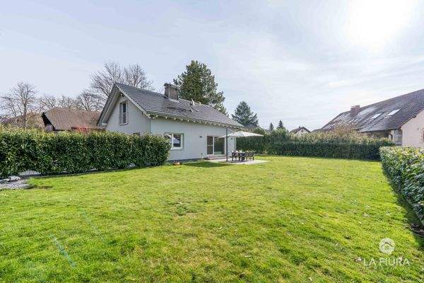 Südseite, Garten mit Terrasse