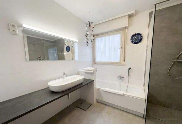 Modernes, barrierefreies Bad