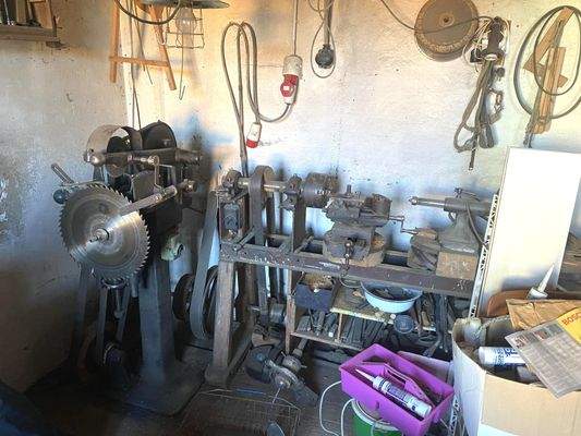 Dreh-und Drechselmaschine