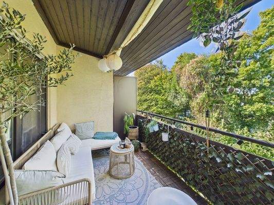 Balkon mit Blick ins Grüne 