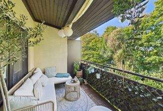 Balkon mit Blick ins Grüne 