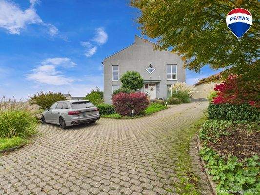 RE/MAX Immobilien DeLux Einfamilienhaus Mettlach-Weiten Außenansicht