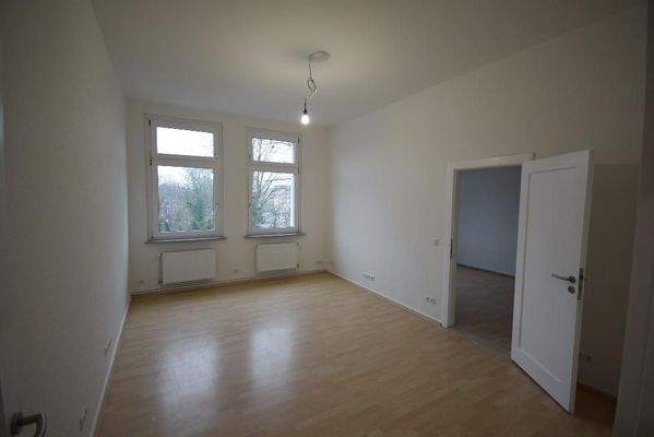 Zimmer 2 mit Durchgang zu Zimmer 3