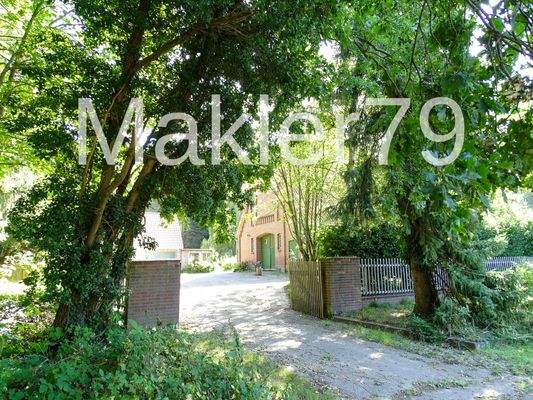 Einfahrt zum Grundstück