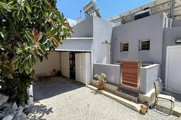 Kreta, Kalamitsi Amigdali: Charmantes kretisches Haus mit privatem Olivenhain und Bergblick zu verkaufen