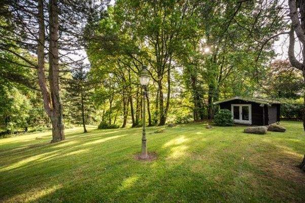 Garten mit Grillhütte