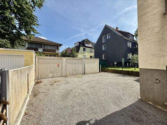 Innenhof mit Garagen