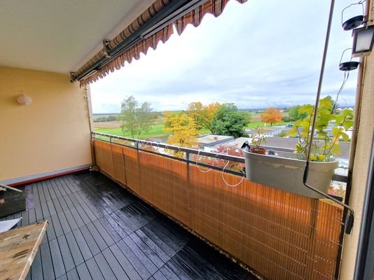 großer Balkon/Loggia mit Markise 