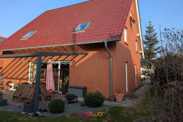 Rückansicht mit Blick auf Terrasse (3)