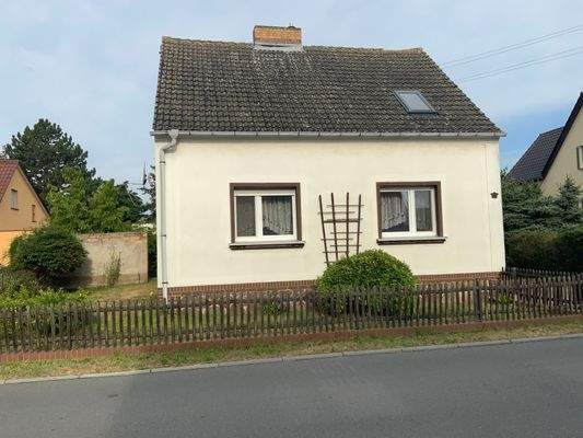 Wohnhaus Straßenansicht