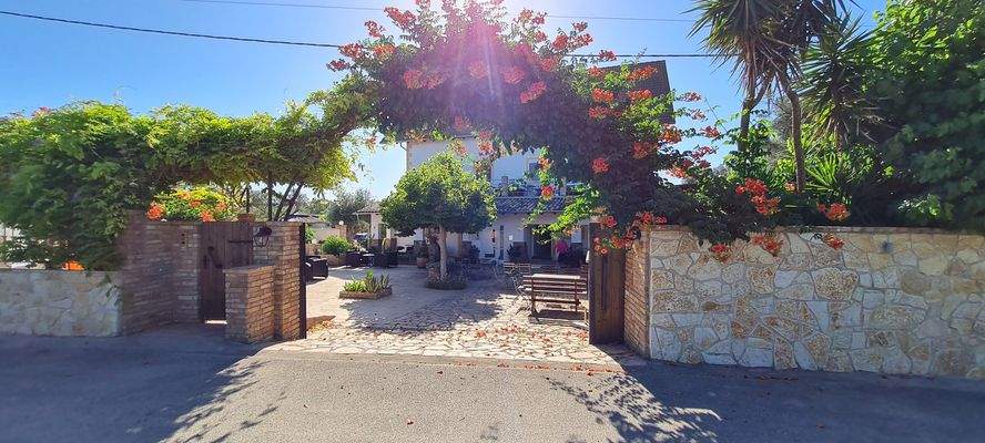 Strassenansicht (2).jpg