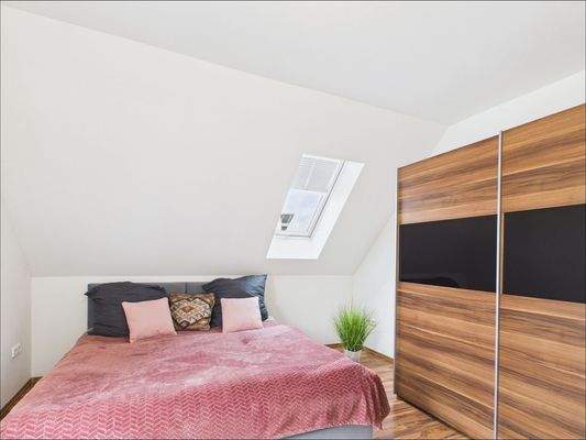 Schlafzimmer OG-links