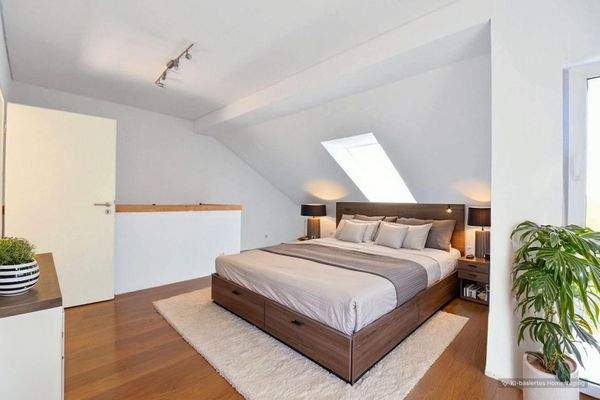 Zimmer im Dachgeschoss KI