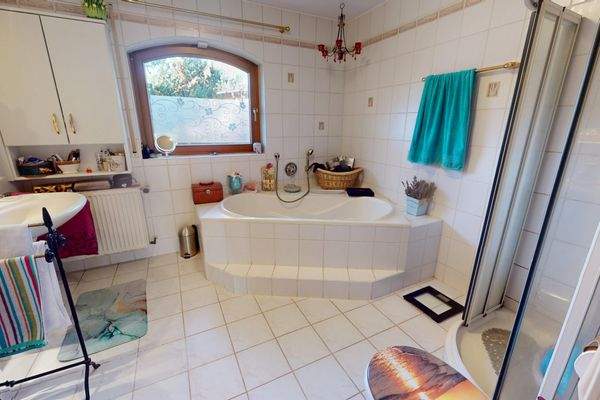 Masterbad mit hochwertiger Ausstattung