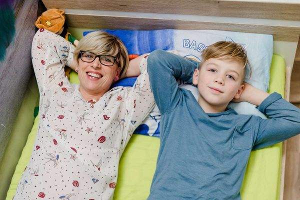 glückliche Baufamilie