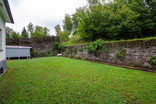 Garten hinter Büro- & Wohngebäude