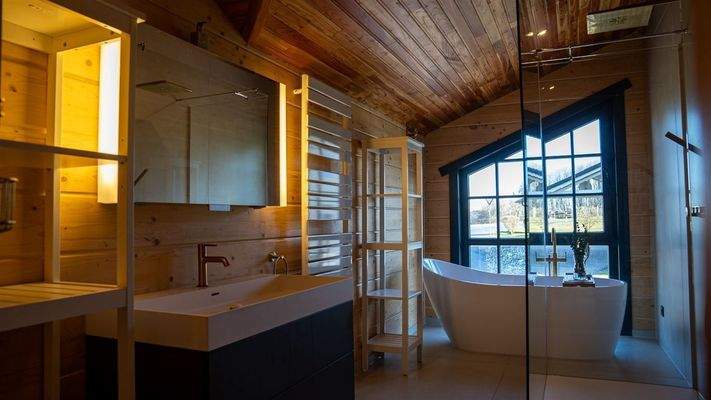 Großes Badezimmer OG