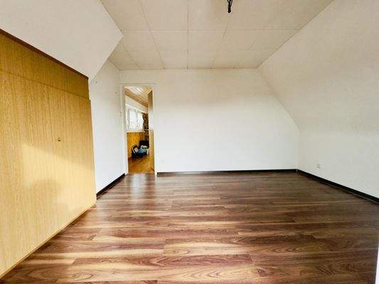 Zimmer 3 mit Balkon im DG