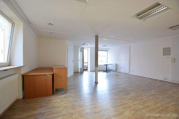 Hauptraum mit Außeneingang