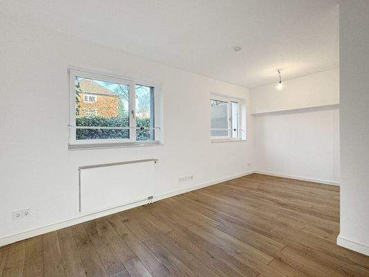 AUSGEBAUTES ZIMMER IM KELLER 