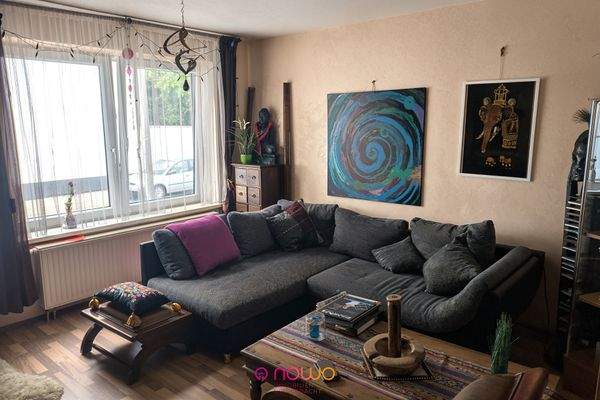 Wohnzimmer - Verbessert - (KI generiert)