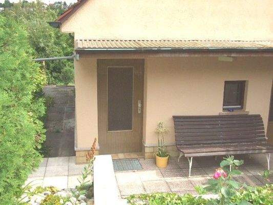 Separater Eingang zur Wohnung im DG