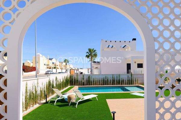 Detached 3-Bedroom Houses with Private Pools in Rojales
