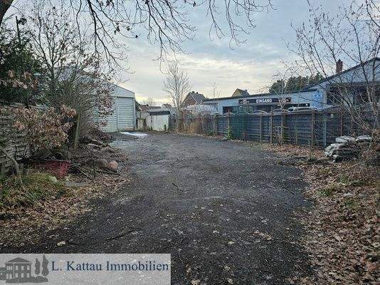 Zufahrt zur Leichtbauhalle