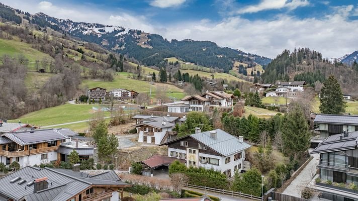 KITZIMMO-Baugrundstück mit Altbestand in Toplage auf der Bichlalm - Immobilien Kitzbühel.