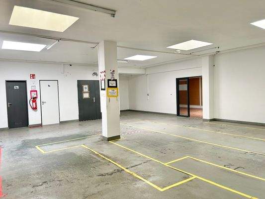 Zwischenlager mit Lastenaufzug Ansicht 2