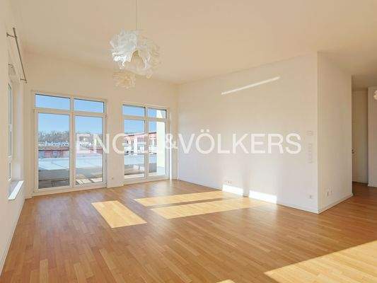 Lichtdurchfluteter Wohn-/Essbereich