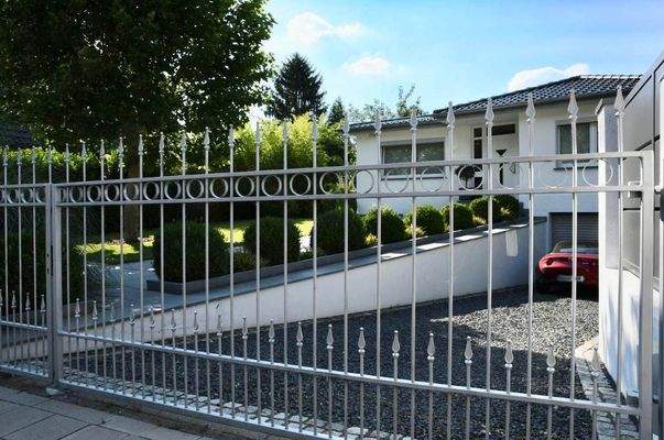 Garage und Stellplatz