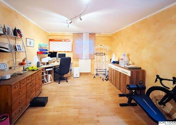 Bürozimme im KG - EG Wohnung