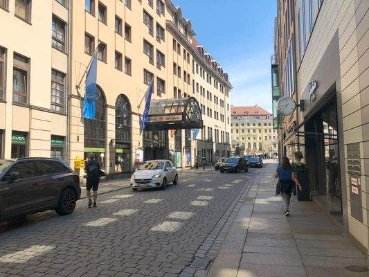 Blick zum Hilton Hotel.jpg