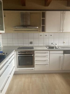 Küche mit Einbauküche