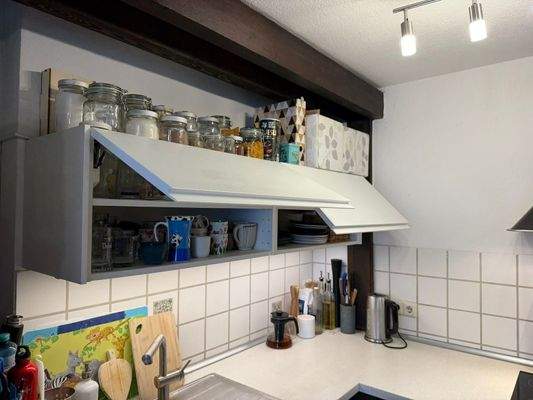 Einbauküche mit Oberschränken