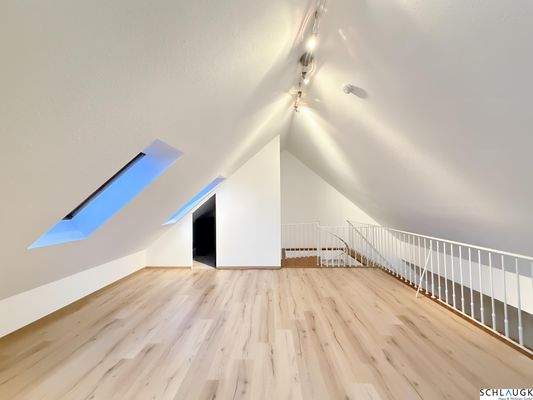  Galerie mit kleinem Abstellraum - Bild 1